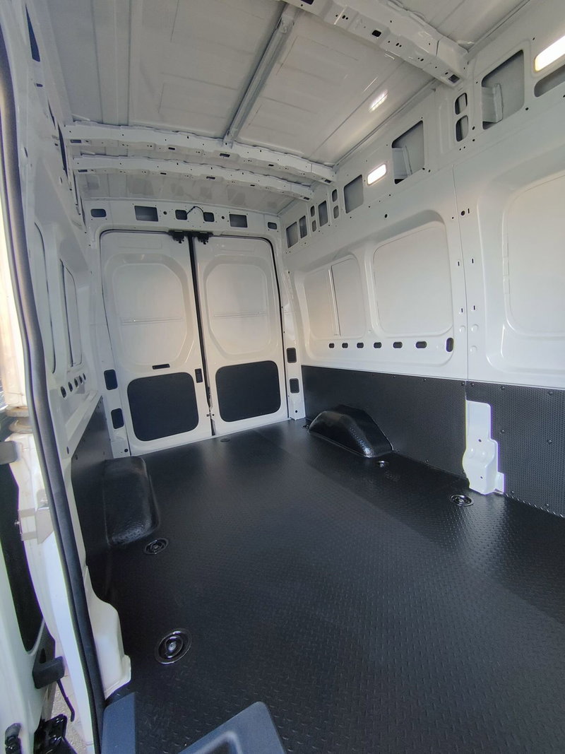 Maxus eDeliver9 Furgone nuova a Torino (11)