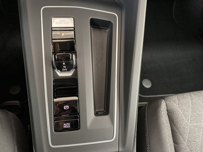 Volkswagen Golf Variant nuova a Lodi (12)