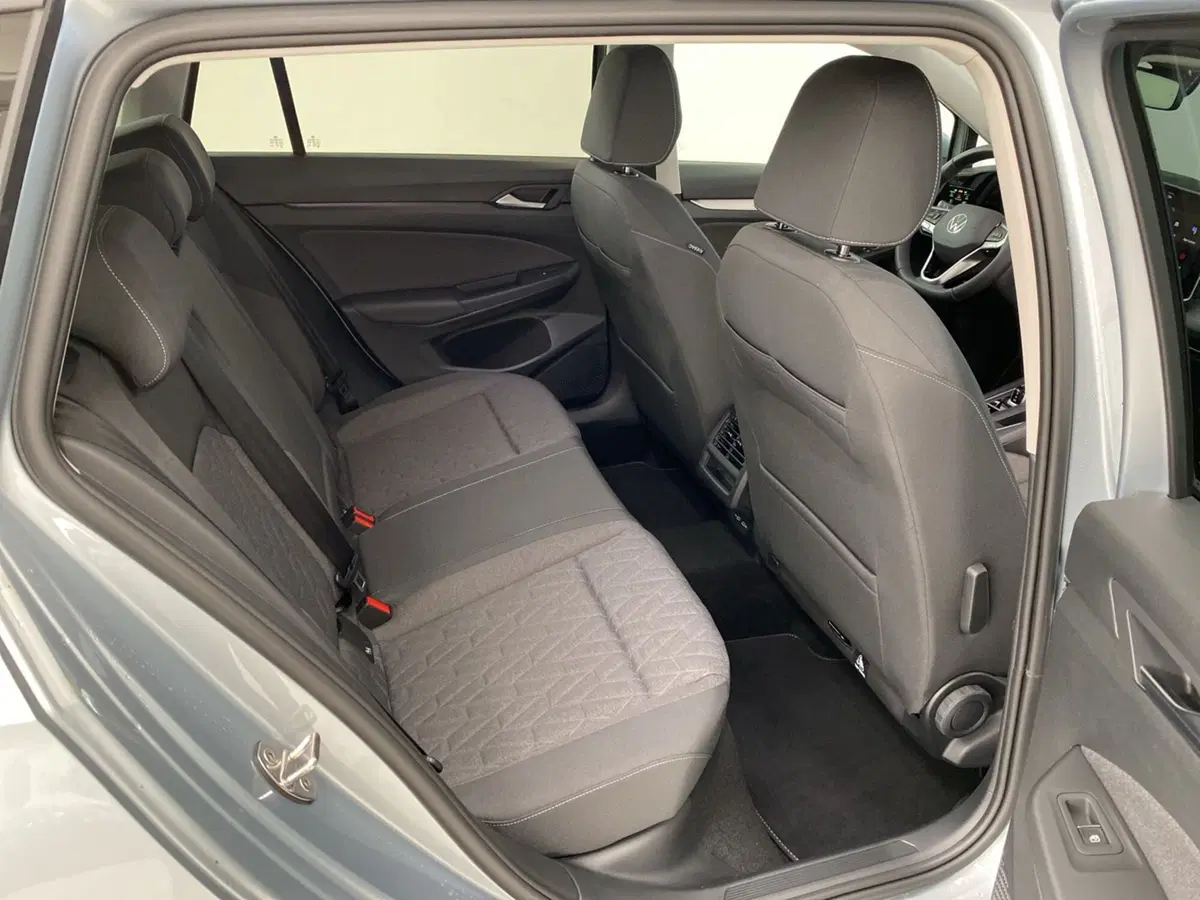 Volkswagen Golf Variant nuova a Lodi (7)
