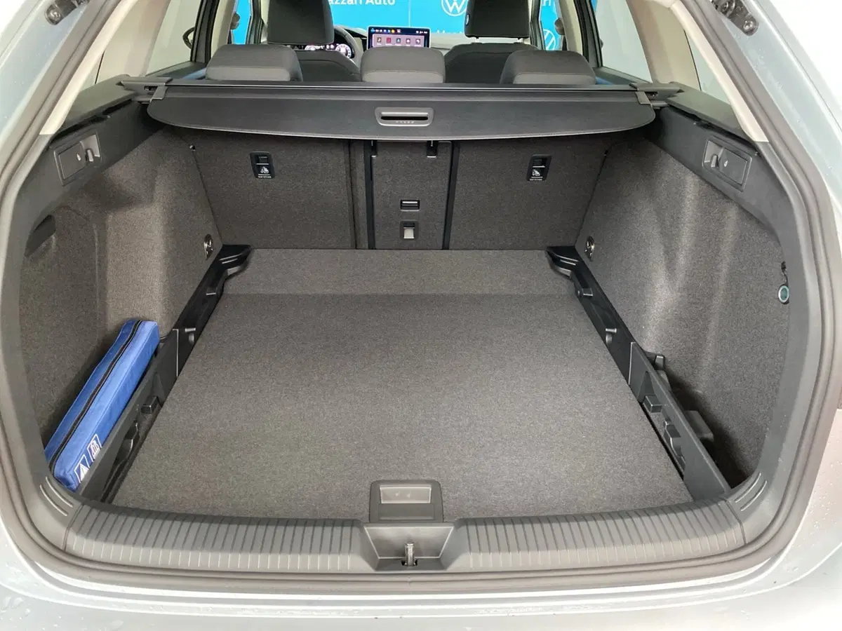 Volkswagen Golf Variant nuova a Lodi (9)