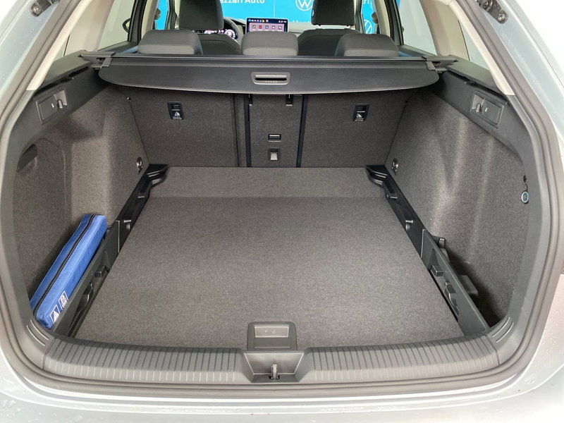 Volkswagen Golf Variant nuova a Lodi (9)