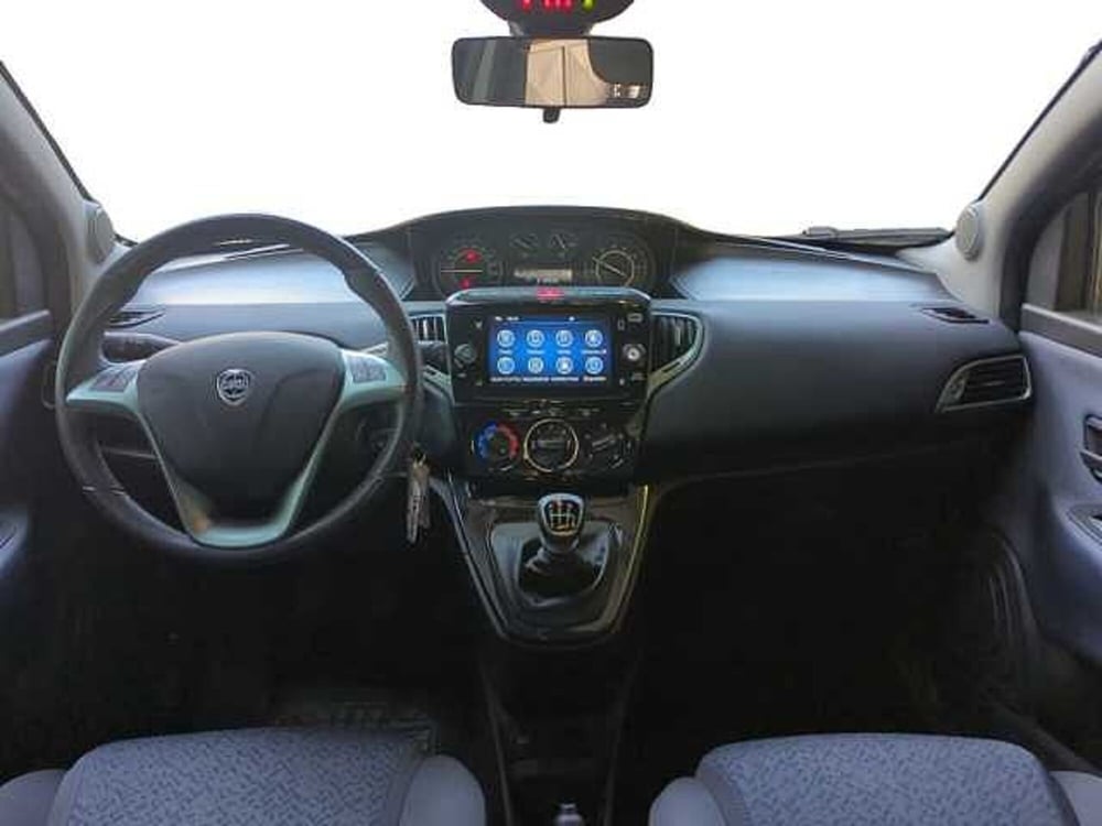 Lancia Ypsilon usata a Treviso (8)