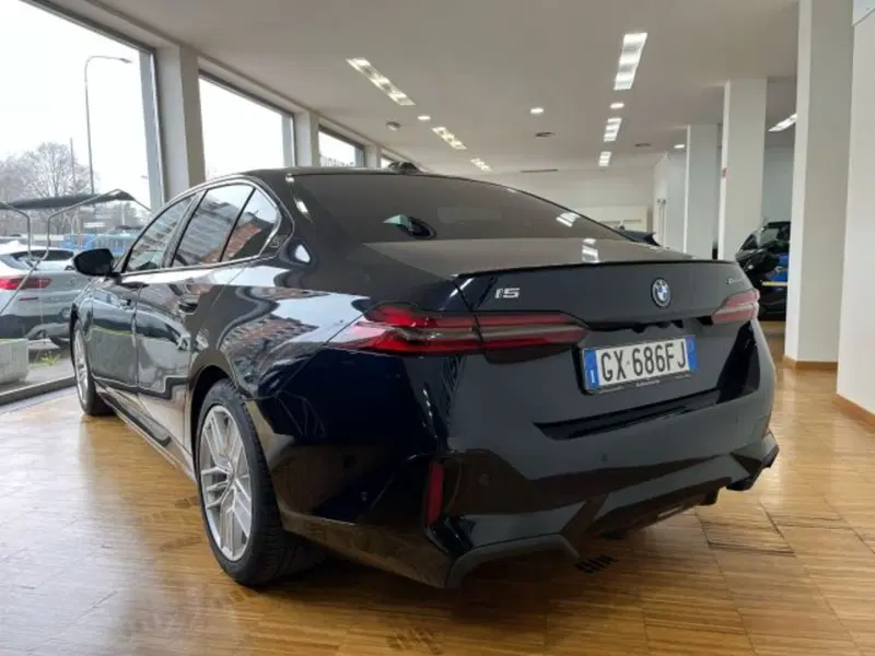BMW i5 Touring usata a Torino (10)