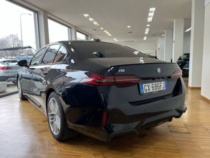 BMW i5 Touring usata a Torino (10)