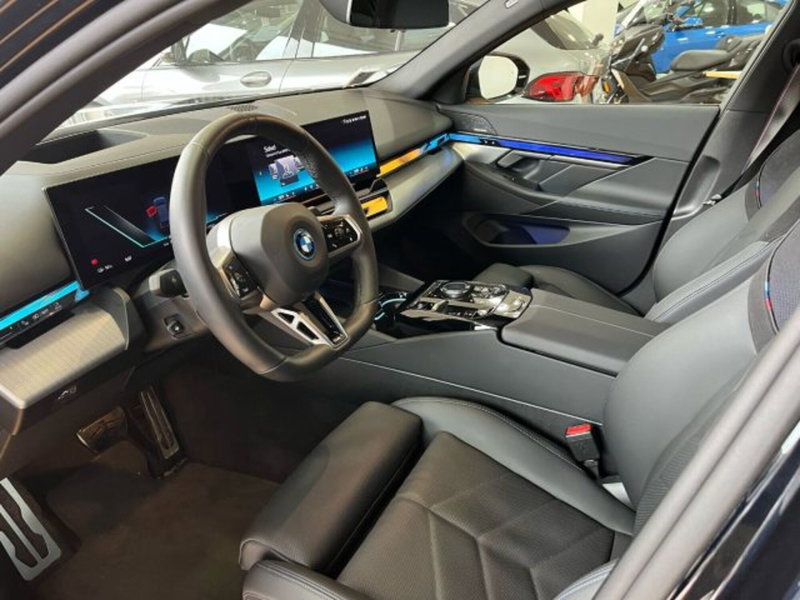 BMW i5 Touring usata a Torino (4)