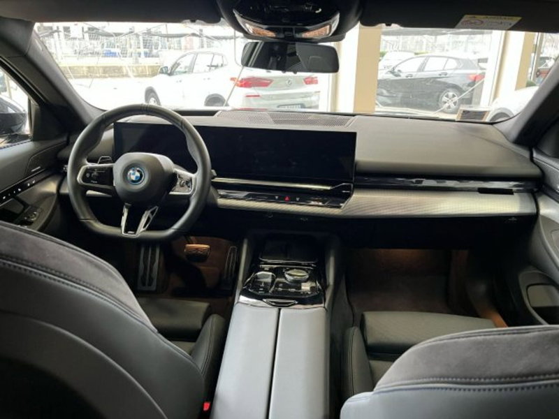 BMW i5 Touring usata a Torino (7)