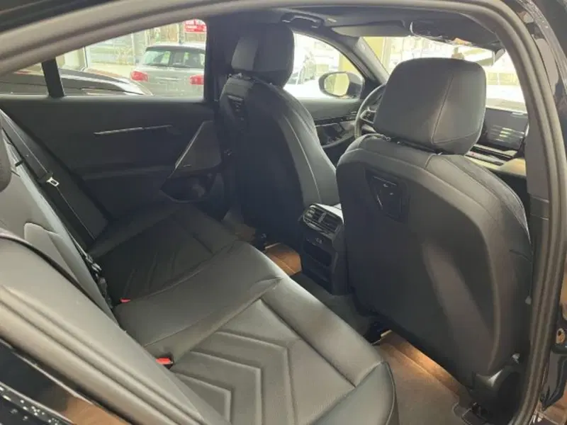 BMW i5 Touring usata a Torino (8)