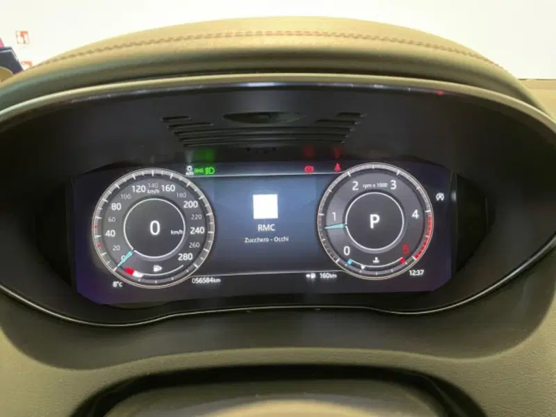 Jaguar E-Pace usata a Livorno (10)