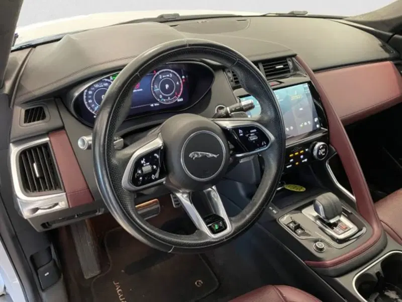 Jaguar E-Pace usata a Livorno (14)