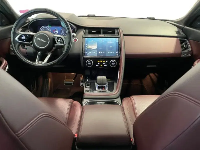 Jaguar E-Pace usata a Livorno (4)
