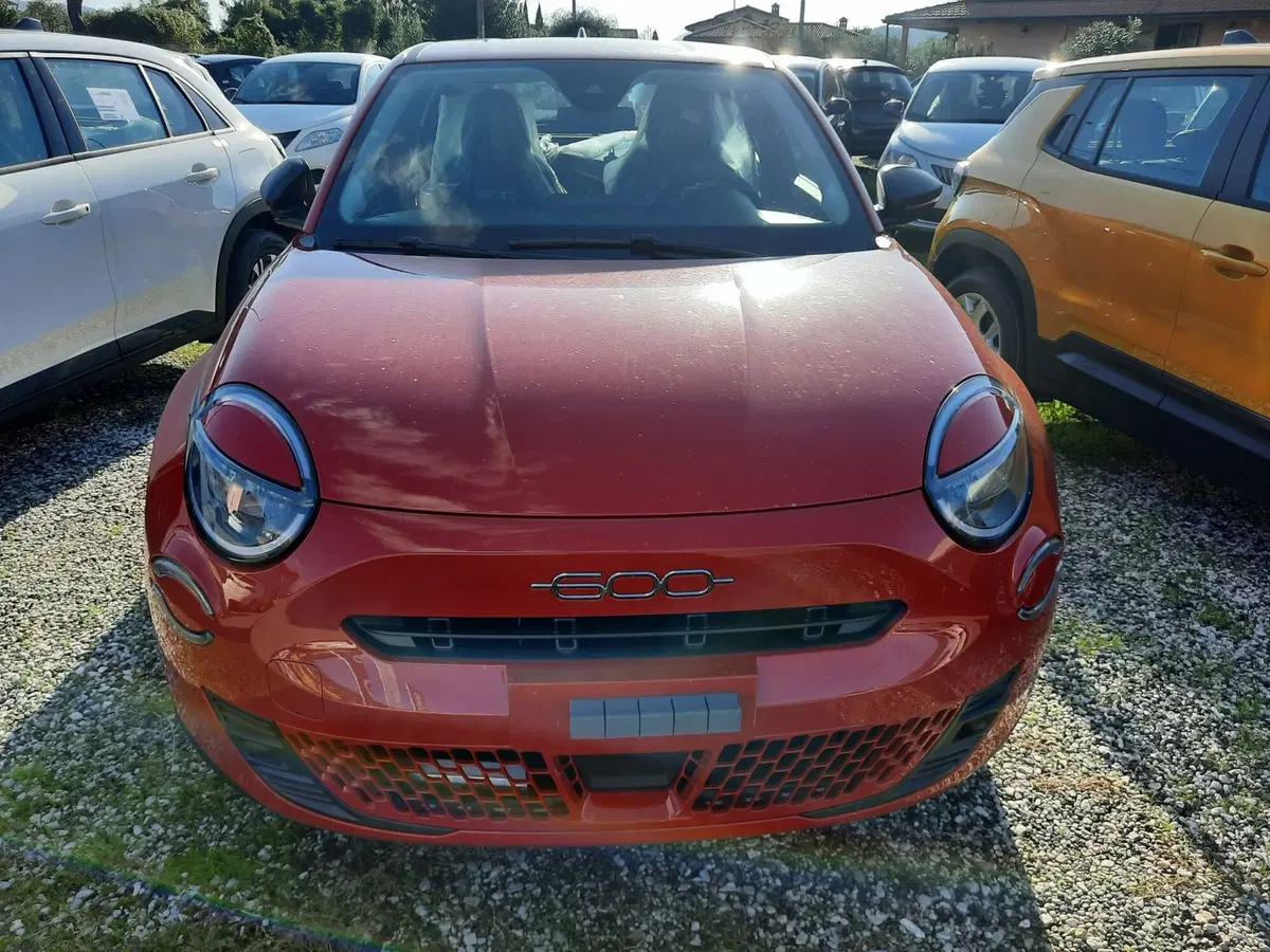 Fiat 600 nuova a La Spezia (2)