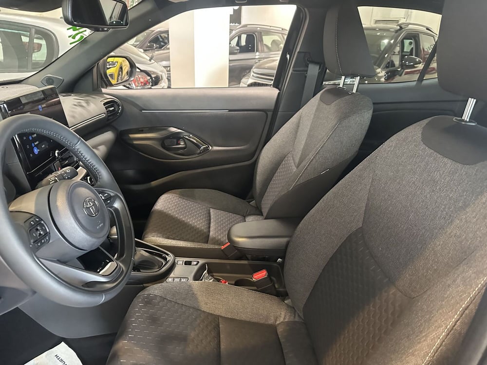 Toyota Yaris Cross nuova a Milano (15)