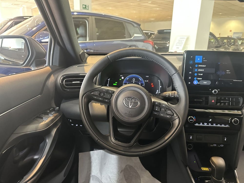 Toyota Yaris Cross nuova a Milano (16)