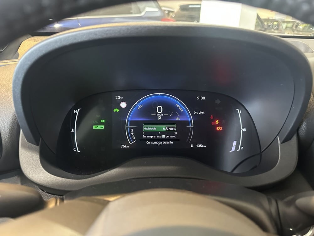 Toyota Yaris Cross nuova a Milano (17)