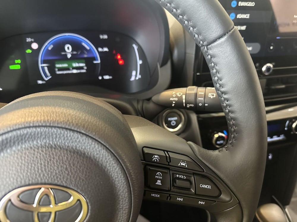 Toyota Yaris Cross nuova a Milano (19)