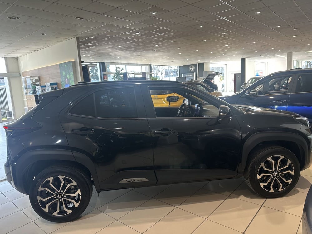 Toyota Yaris Cross nuova a Milano (4)