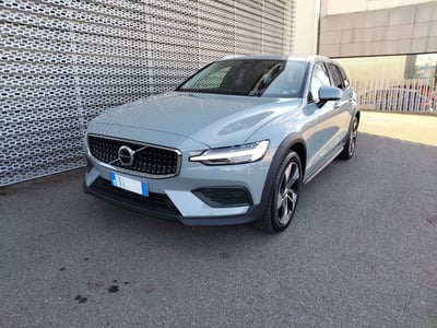 Volvo V60 Cross Country 2.0 b4 Plus awd auto del 2024 usata a Modena