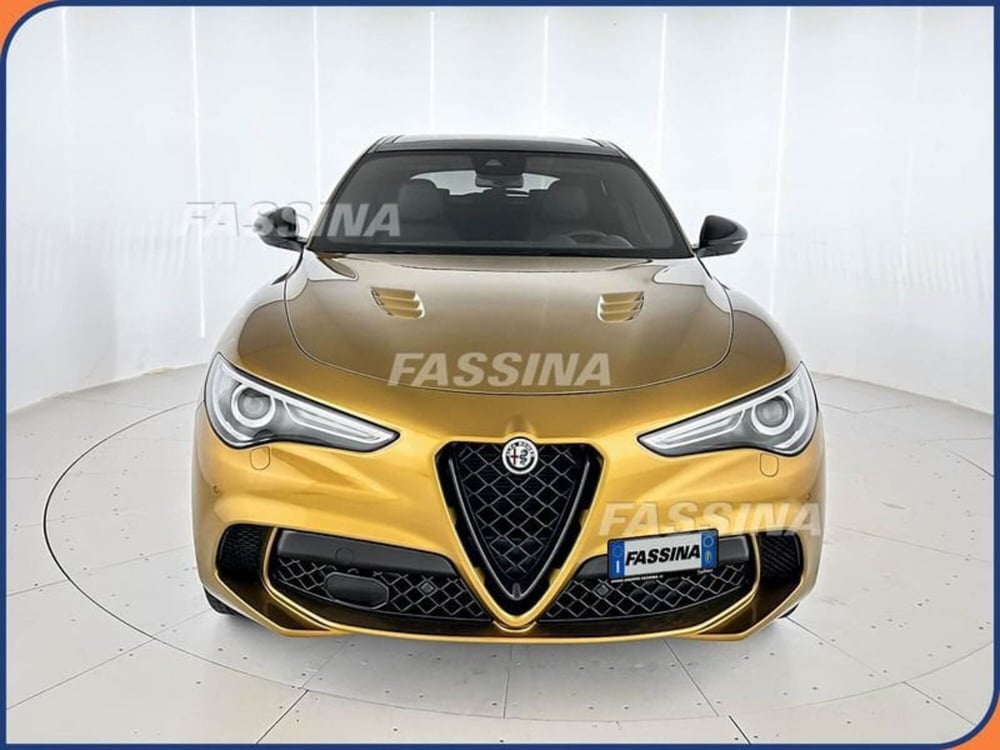 Alfa Romeo Stelvio nuova a Milano (2)