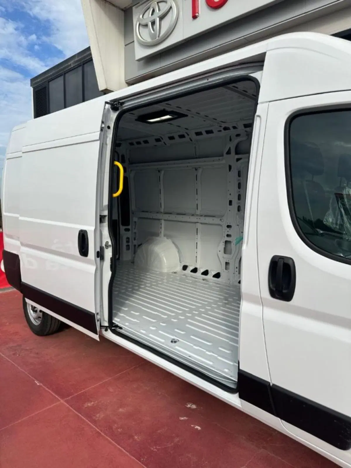 Toyota Proace Max Furgone nuova a Roma (5)
