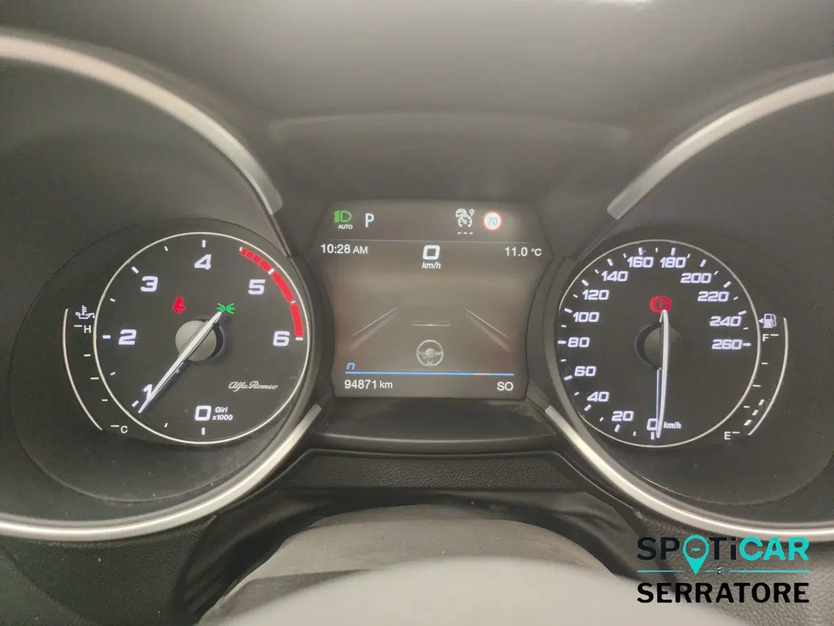 Alfa Romeo Stelvio usata a Como (9)