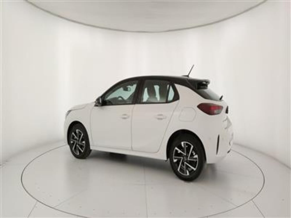 Opel Corsa nuova a Bari (4)