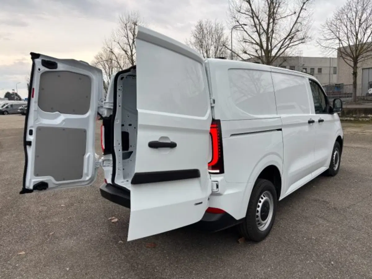 Volkswagen Veicoli Commerciali Transporter Furgone nuova a Cuneo (3)