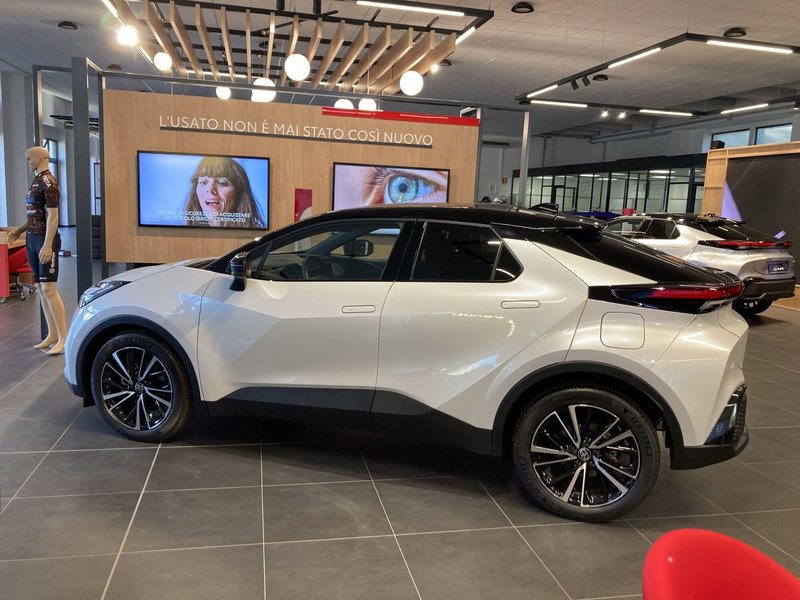 Toyota Toyota C-HR nuova a Barletta-Andria-Trani (2)