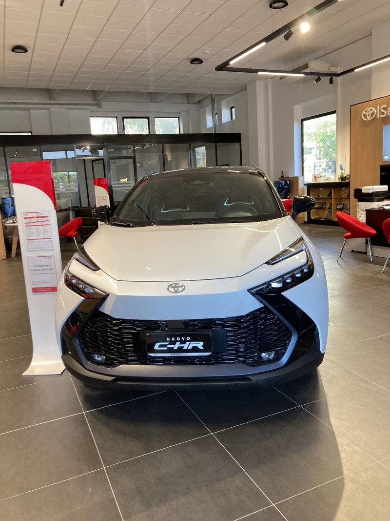 Toyota Toyota C-HR nuova a Barletta-Andria-Trani (4)