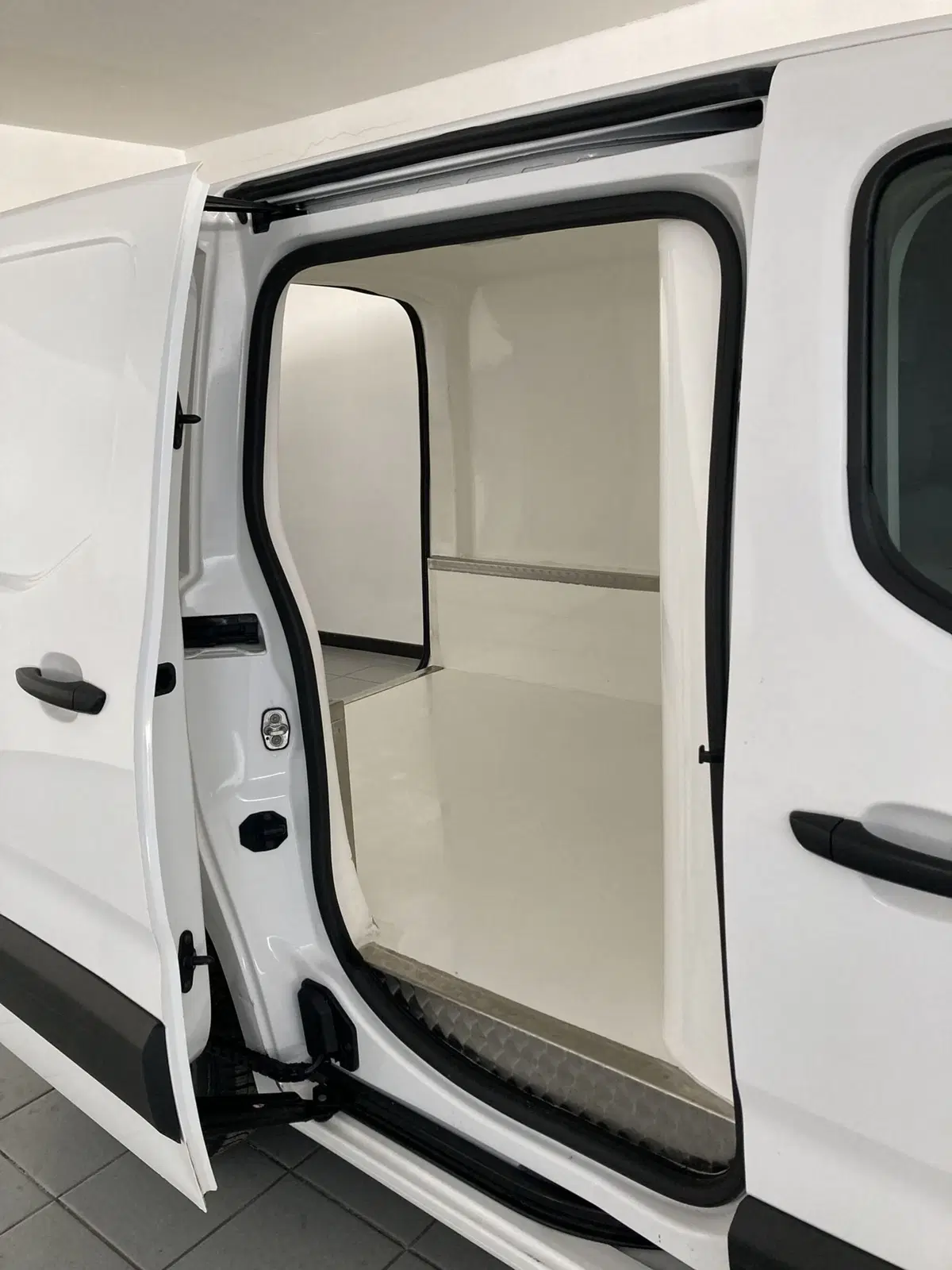Toyota Proace City Furgone usata a Barletta-Andria-Trani (11)