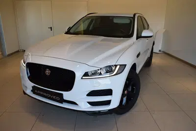 Jaguar F-Pace 2.0 D 180 CV AWD aut. Pure del 2018 usata a Cuneo