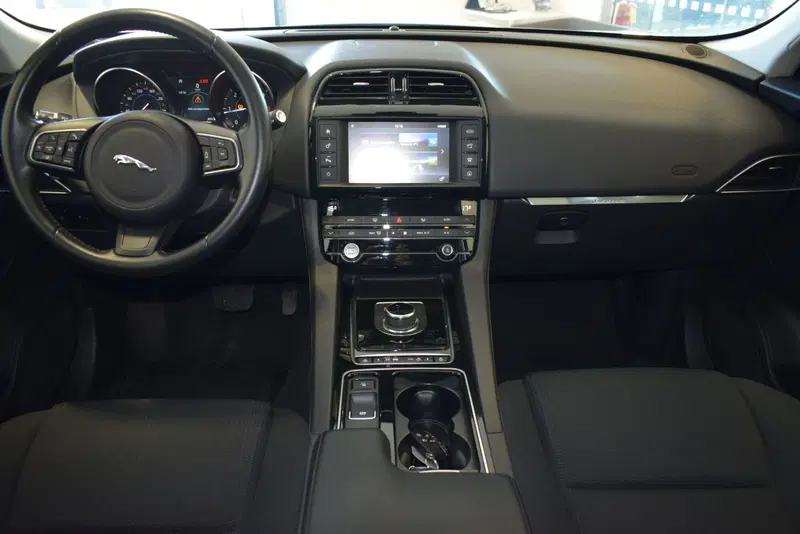 Jaguar F-Pace usata a Cuneo (4)