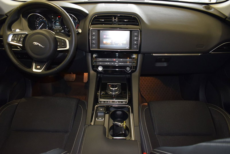 Jaguar F-Pace usata a Cuneo (4)