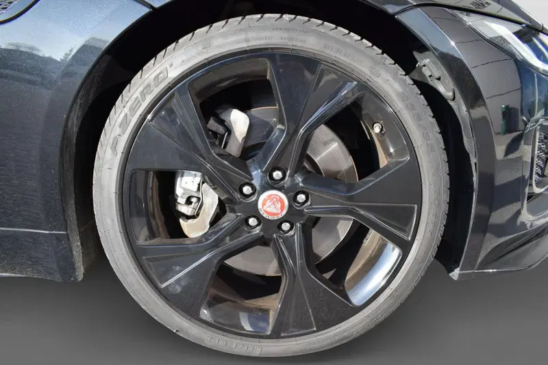 Jaguar F-Type Coupé usata a Cuneo (9)