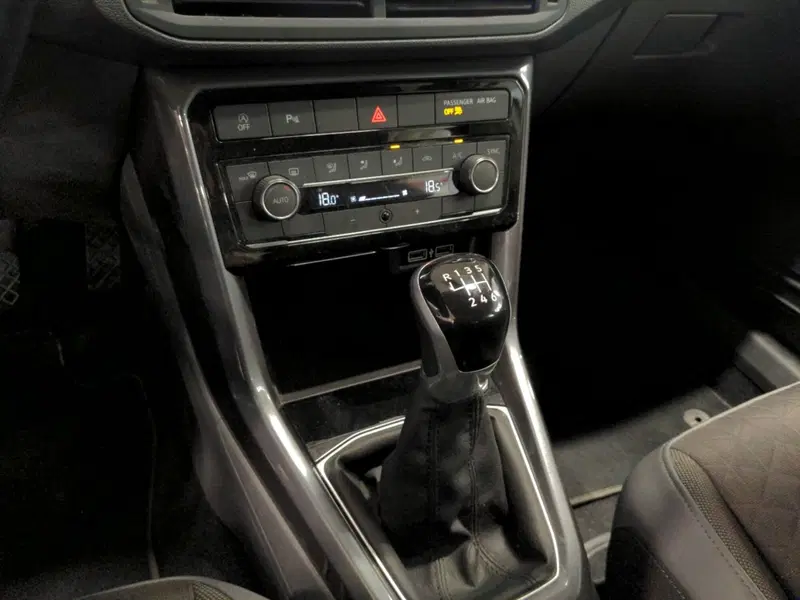 Volkswagen T-Cross usata a Genova (15)