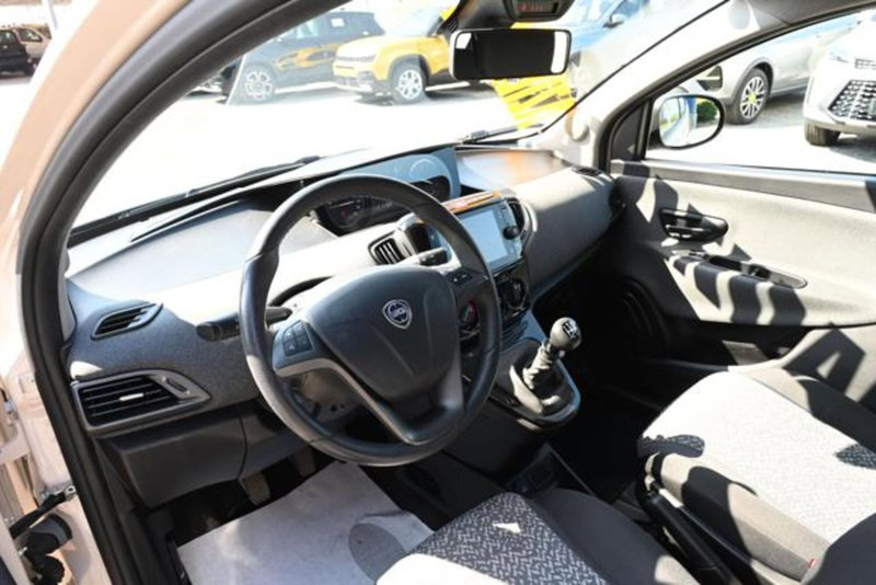 Lancia Ypsilon usata a Torino (12)