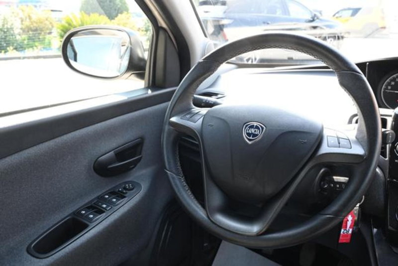 Lancia Ypsilon usata a Torino (20)