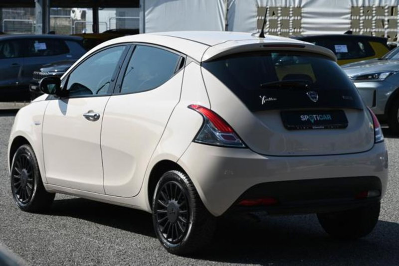 Lancia Ypsilon usata a Torino (7)