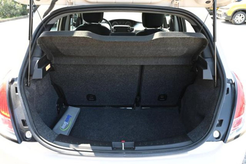 Lancia Ypsilon usata a Torino (9)