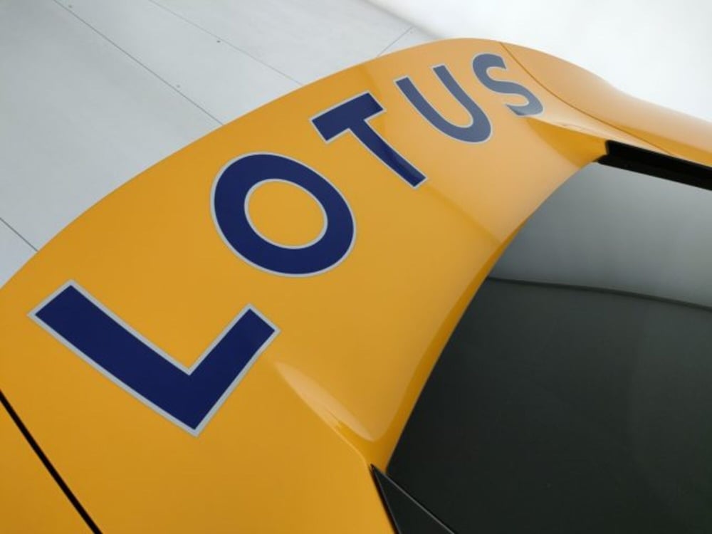 Lotus Emira nuova a Modena (14)