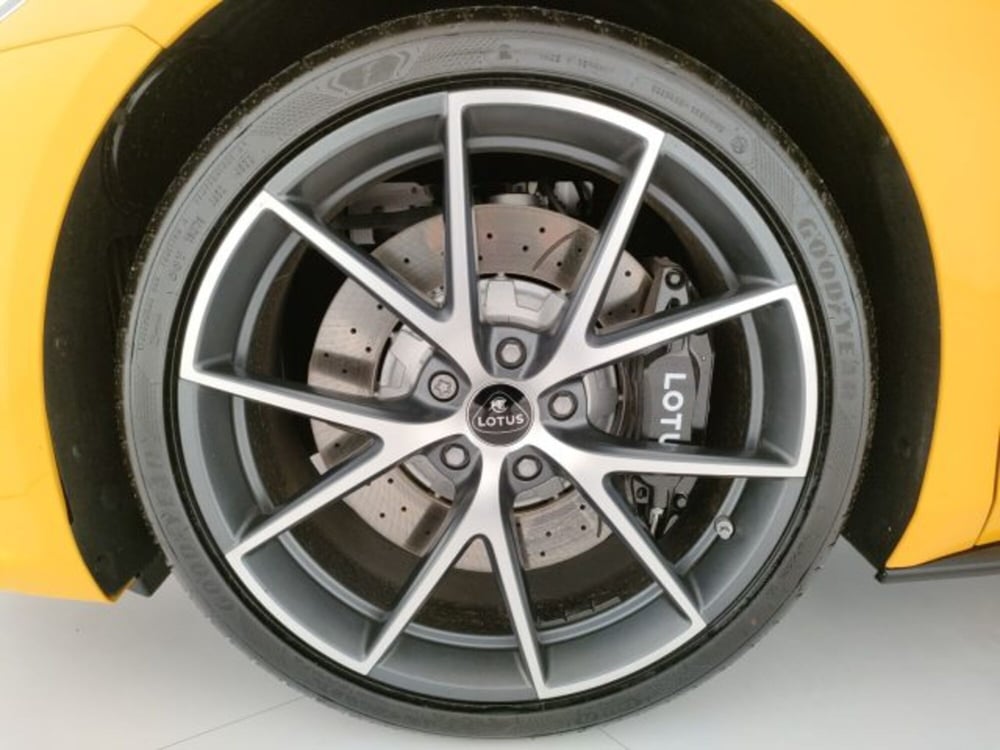 Lotus Emira nuova a Modena (16)