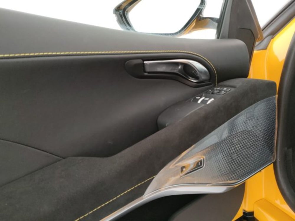Lotus Emira nuova a Modena (17)