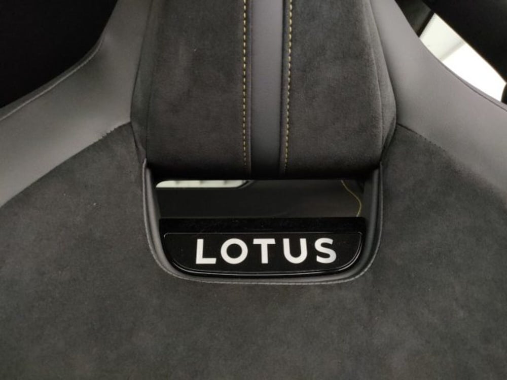 Lotus Emira nuova a Modena (18)