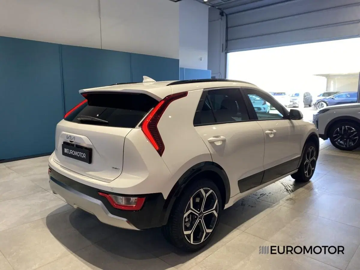 Kia Niro nuova a Bari (9)