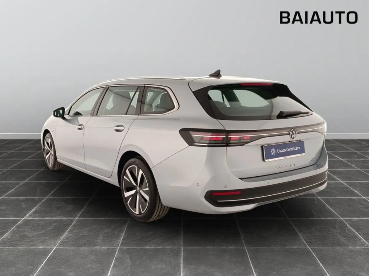 Volkswagen Passat nuova a Reggio Emilia (4)