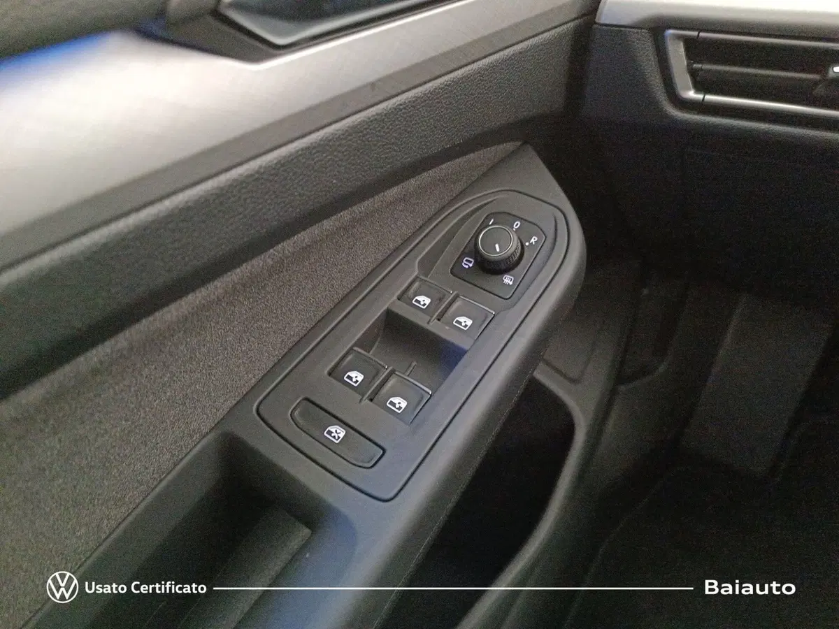 Volkswagen Golf Variant nuova a Reggio Emilia (17)