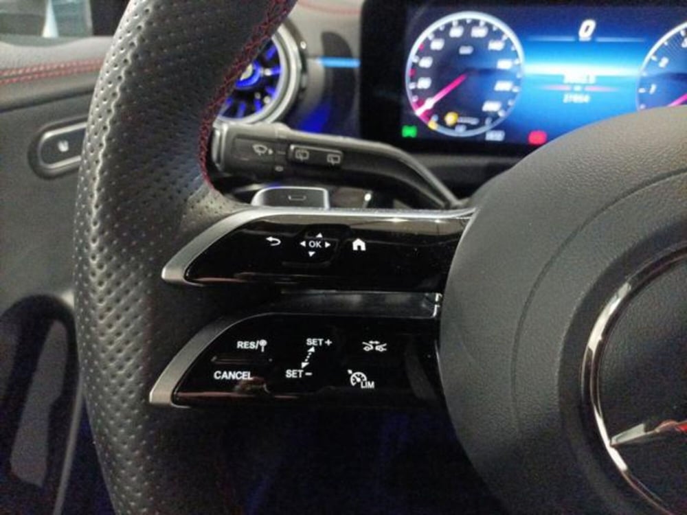 Mercedes-Benz CLA Shooting Brake usata a Milano (12)
