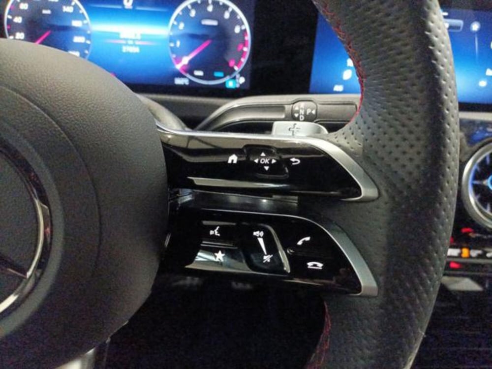Mercedes-Benz CLA Shooting Brake usata a Milano (14)