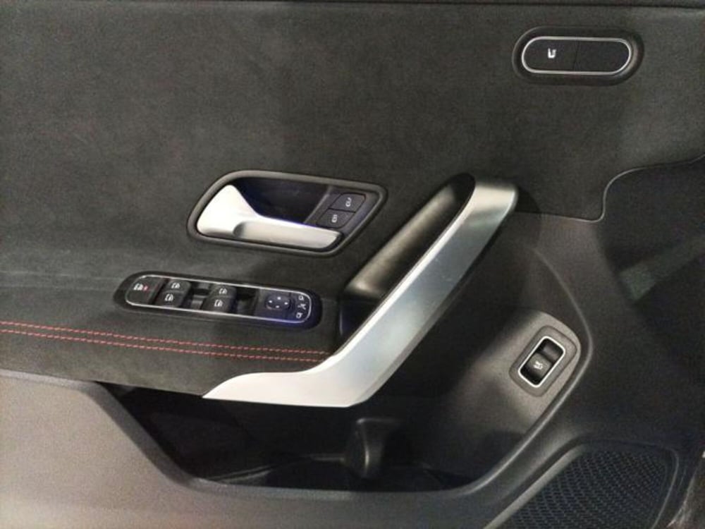 Mercedes-Benz CLA Shooting Brake usata a Milano (17)