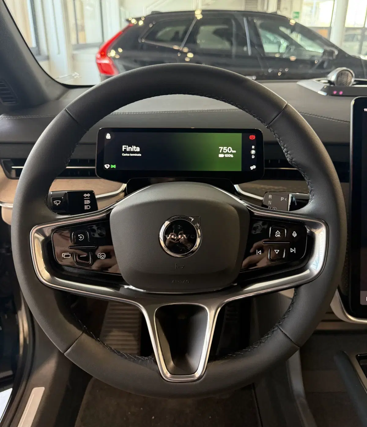 Volvo EX90 nuova a Parma (10)