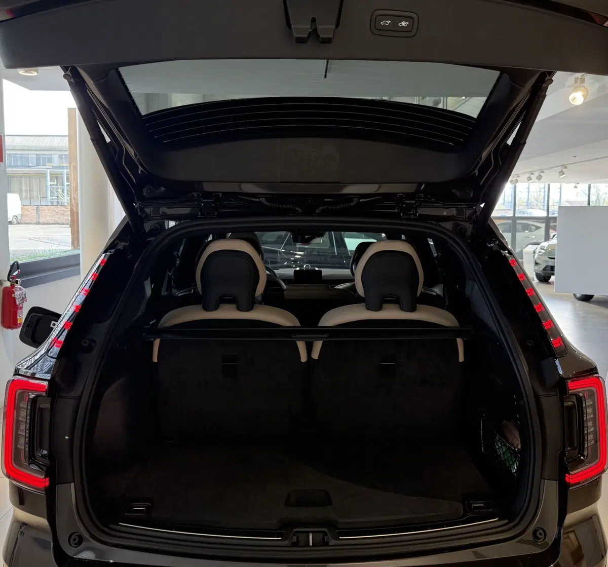 Volvo EX90 nuova a Parma (13)